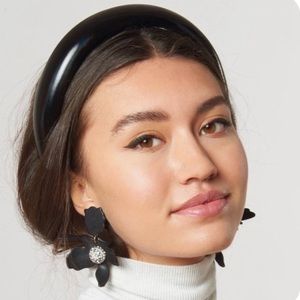 NWOT Black padded Lele Headband